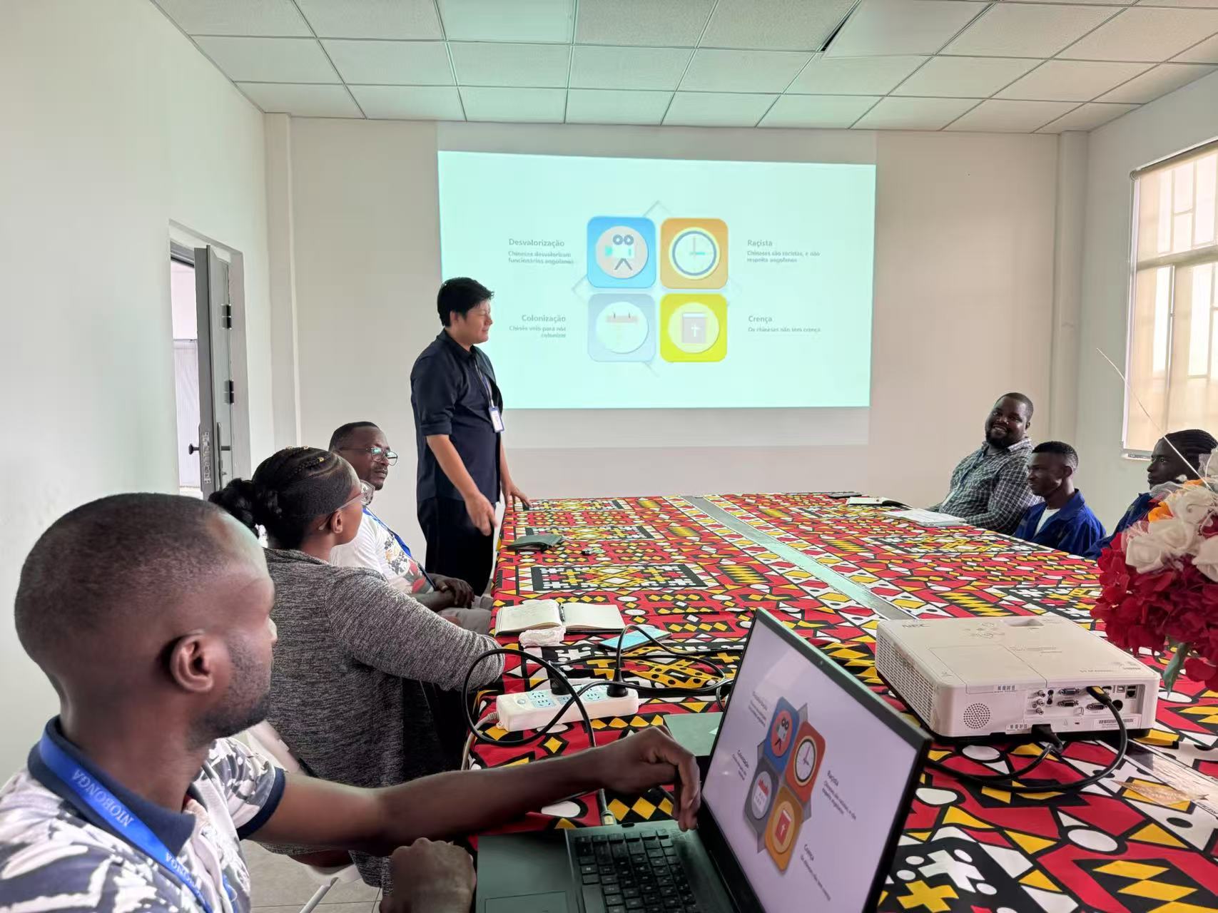 Niobonga矿业公司举办职业规划培训 助力本土中高层团队转型发展